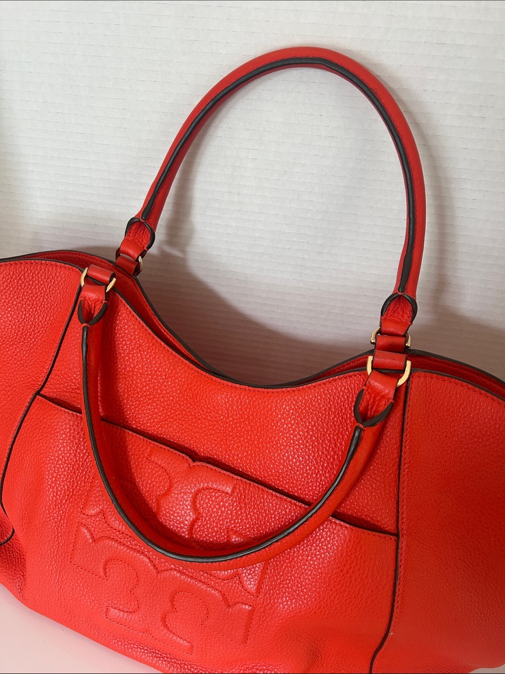 Tory Burch Bombe T East/West
Tote, red/orange (coral) - Picture 4 of 17